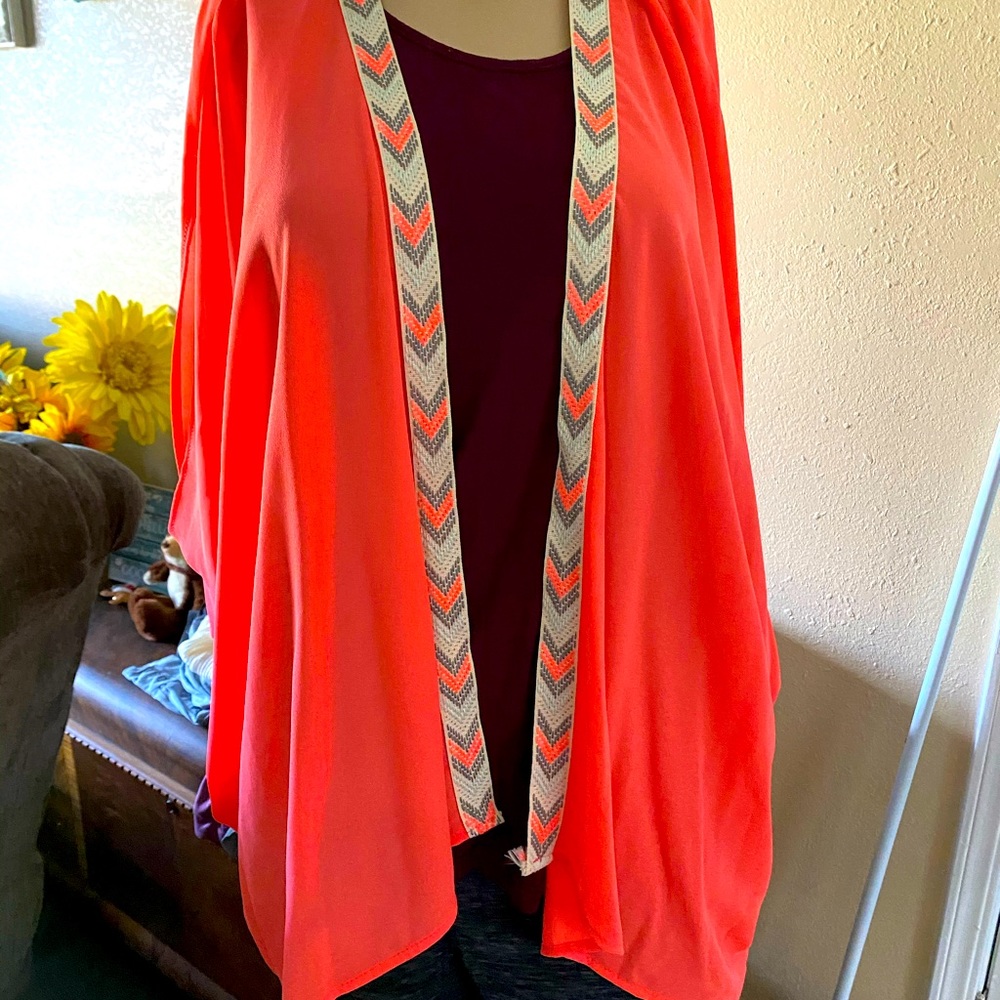 NWOT NEVER WORN Peach and gray kimono.